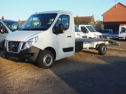 MY2016 Nissan NV400 3.5t Open Centre Beavertail